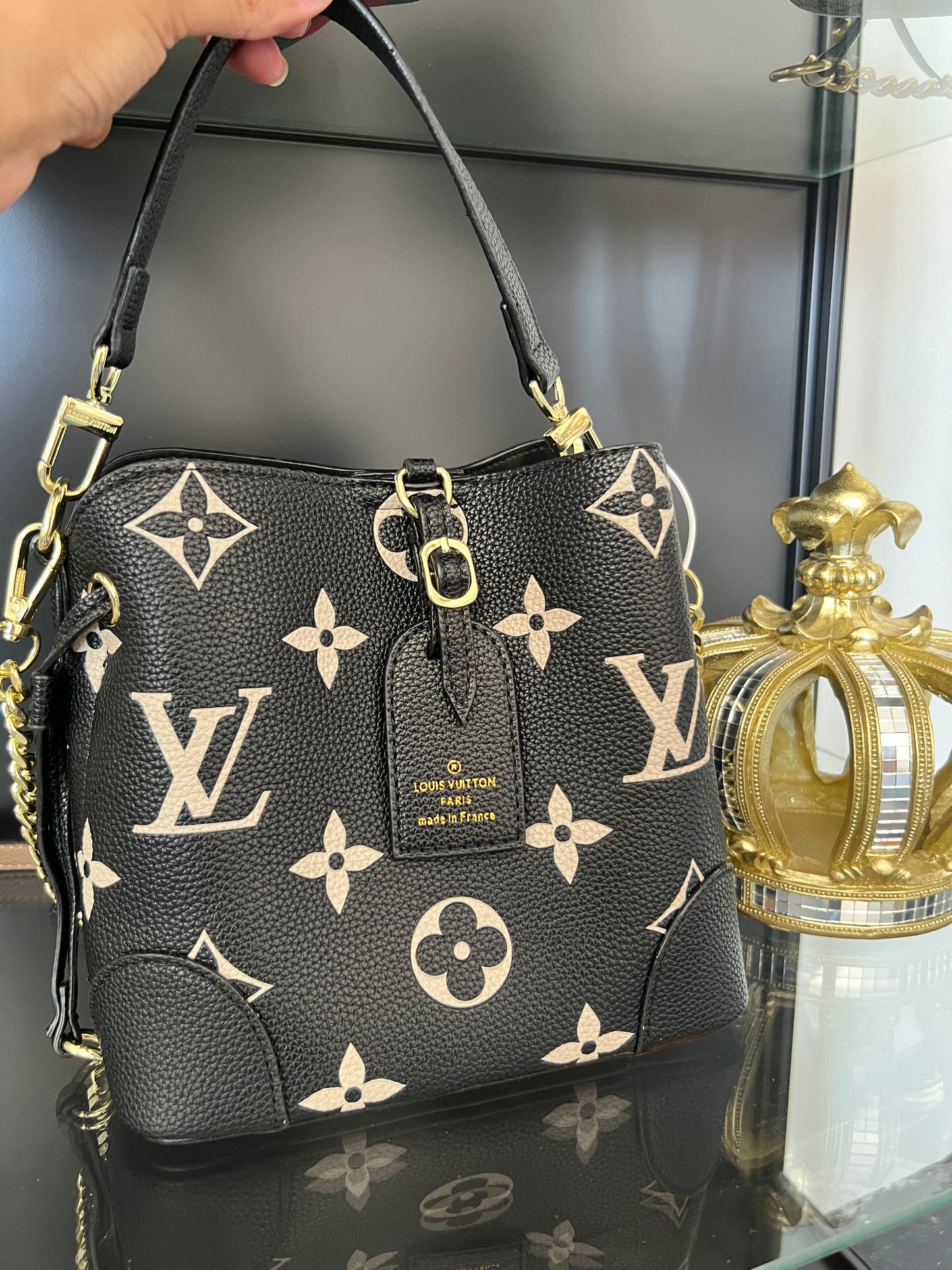 LV BUCKET BAG