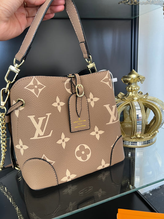 LV BUCKET BAG